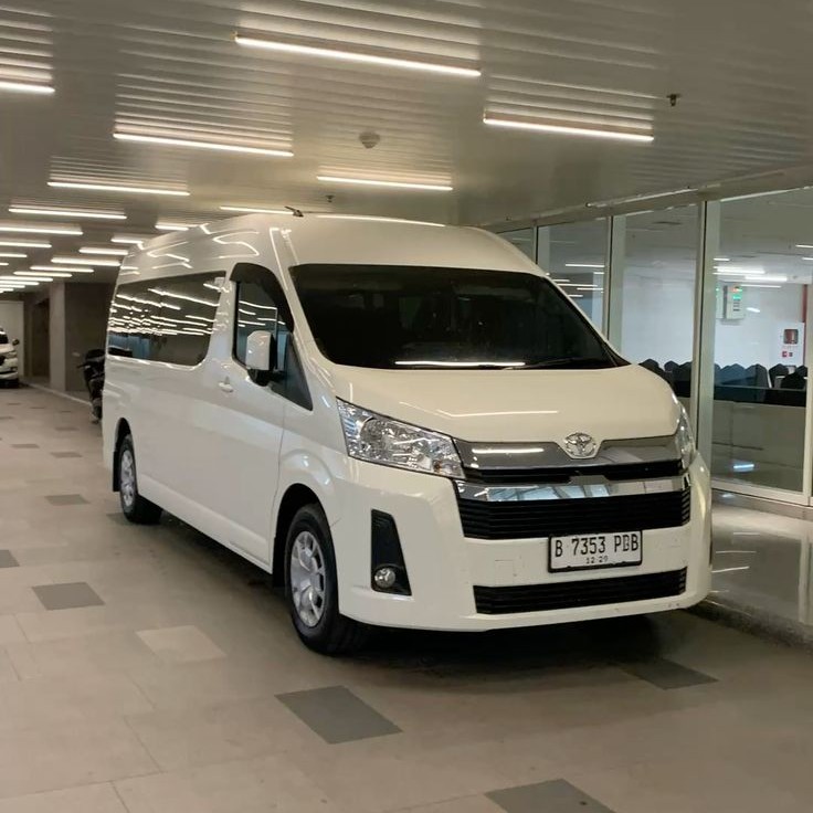 Sewa Hiace Premio